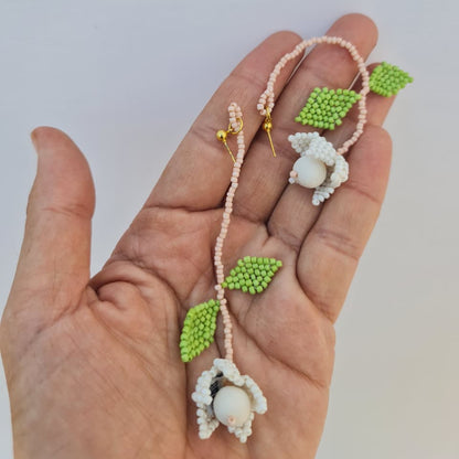 BEAD EARRING: HANGING FLOWER