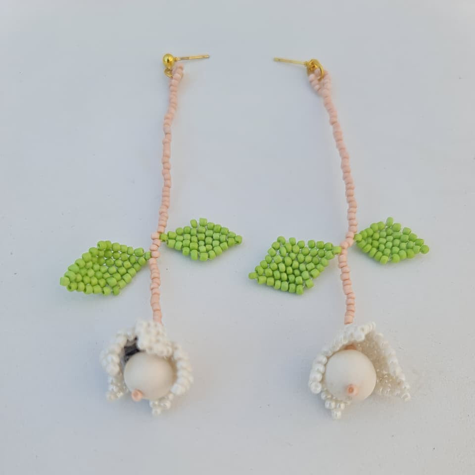 BEAD EARRING: HANGING FLOWER